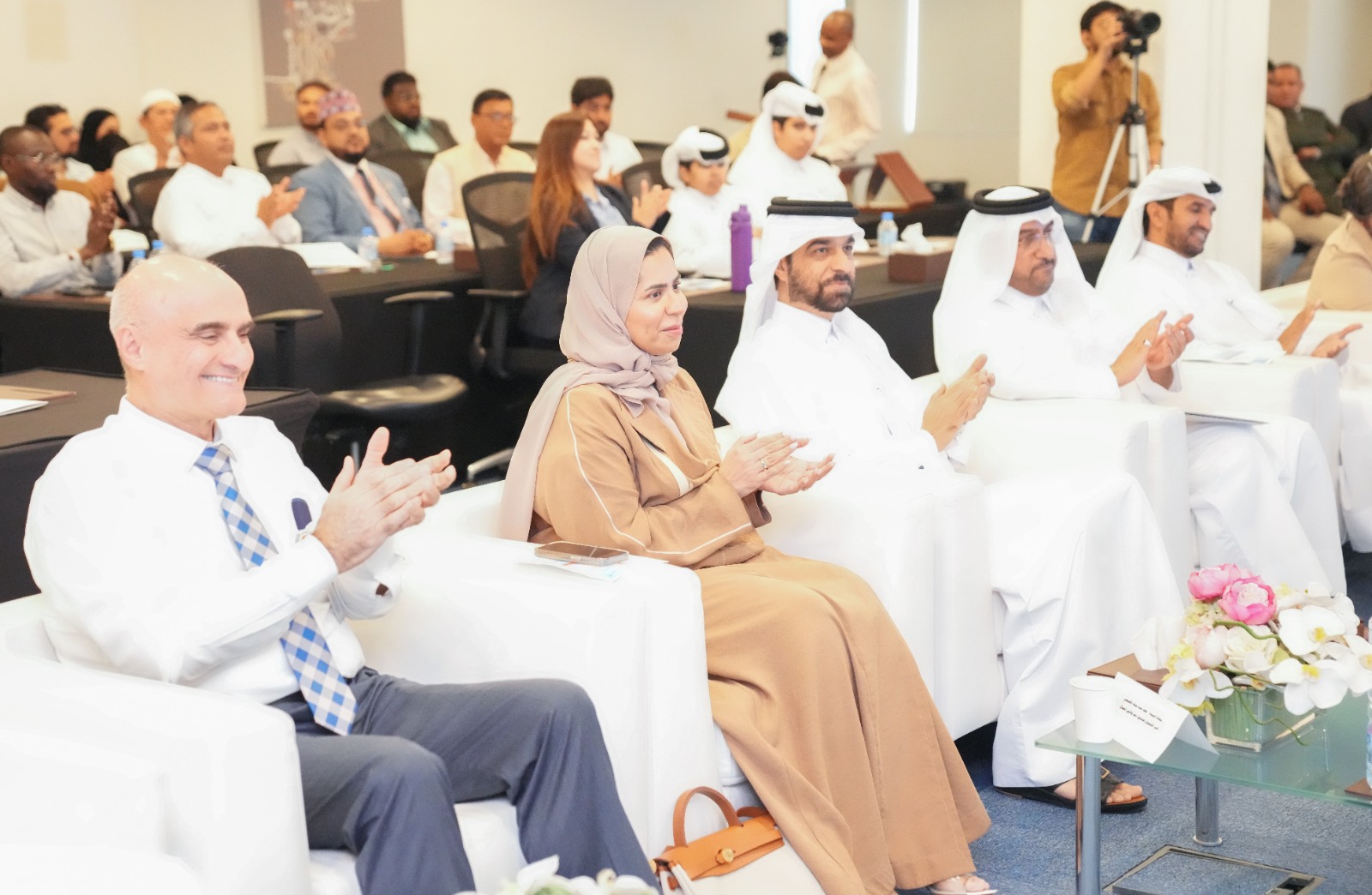 لدى ختام حملة الحق في الصحة للعمال "عمال أَصِحَّاء.. لتنمية مستدامة".. سلطان بن حسن الجمّالي: حماية حقوق العمّال رسالة ورؤية مستقبلية بعيدة المدى