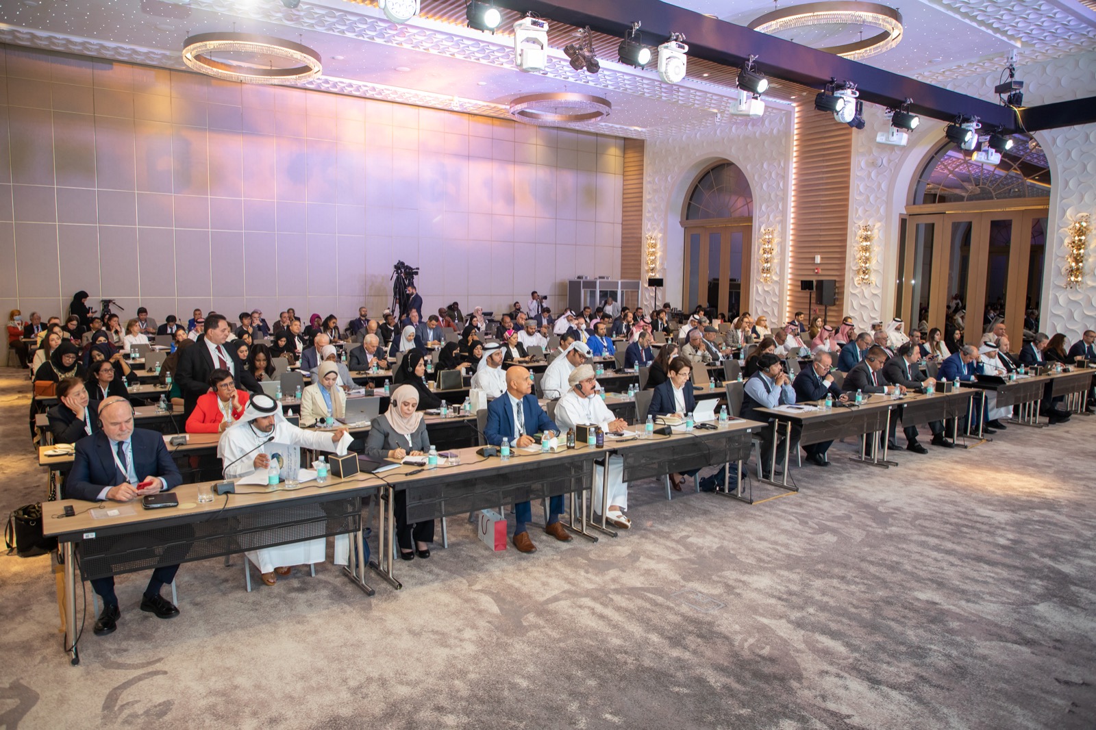 المؤتمر الدولي حول التغيرات المناخية وحقوق الإنسان يوصي بتعزيز العدالة البيئية للحد من تأثيرات تغير المناخ على الإنسان