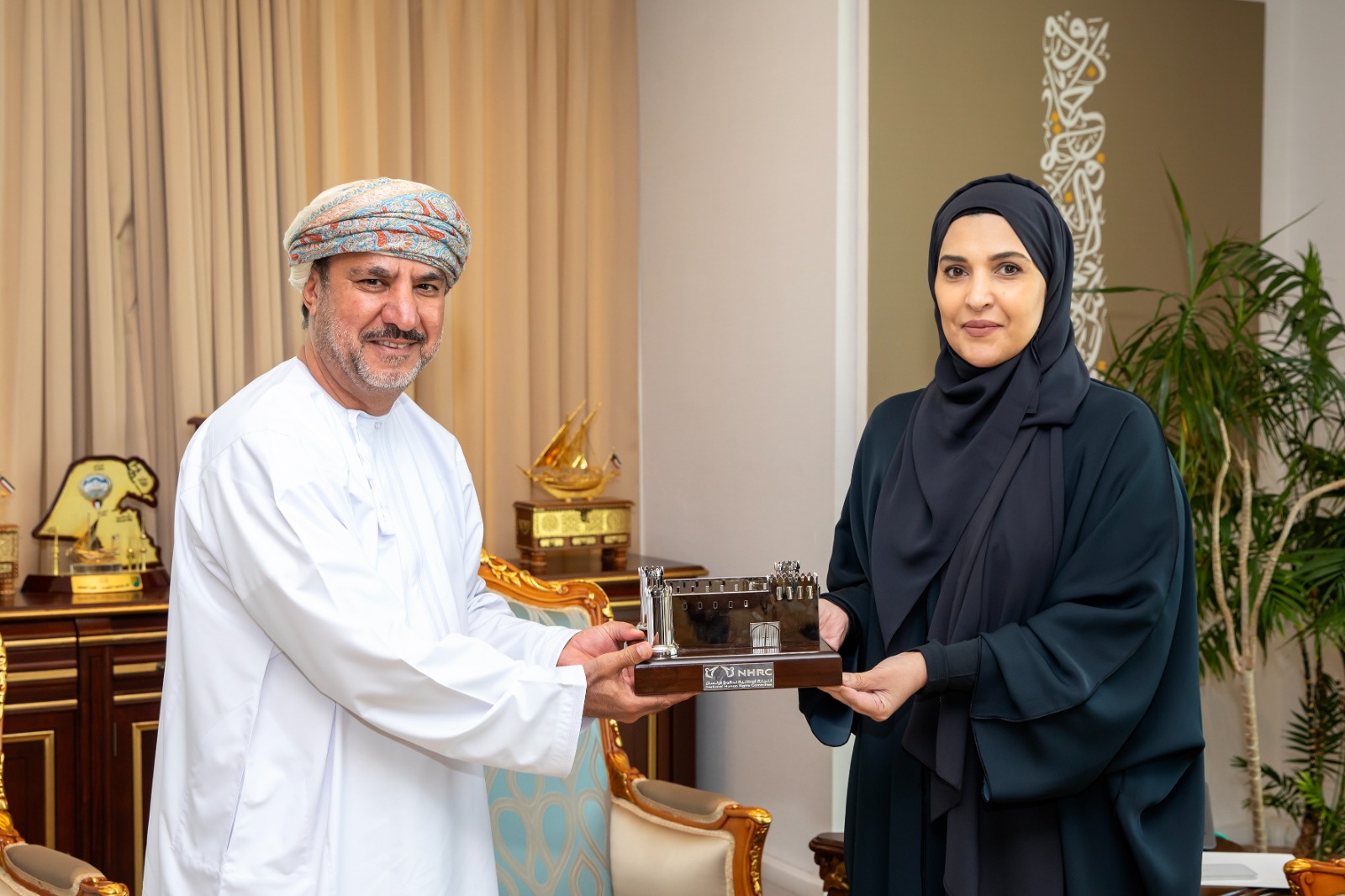 اللجنة الوطنية لحقوق الإنسان تستقبل وفد نظيرتها من سلطنة عُمان.. مريم العطية: حريصون على التعاون الفعال وتبادل الخبرات مع اللجنة العُمانية
