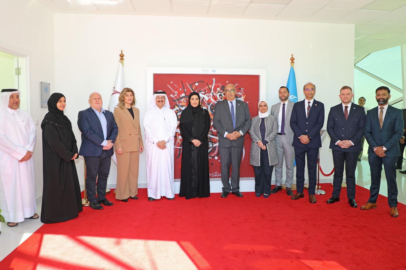 خلال زيارة نظمتها اللجنة الوطنية لمقره بالدوحة مريم العطية تدشن لوحة "لتعارفوا" في بيت الأمم المتحدة